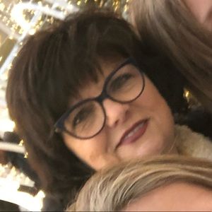 Meet your Posher, Debra